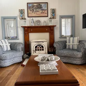 Bed & Breakfast Cherry Blossom Cottage-with Country Charm And, Stanthorpe